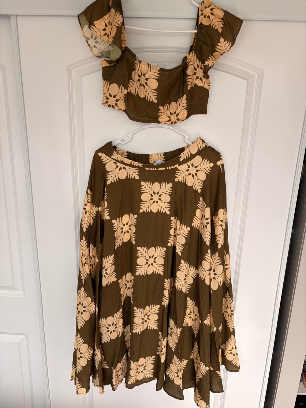 Simply Sisters Hawaii Olive Tan 2 Piece Crop Top Skirt Set M